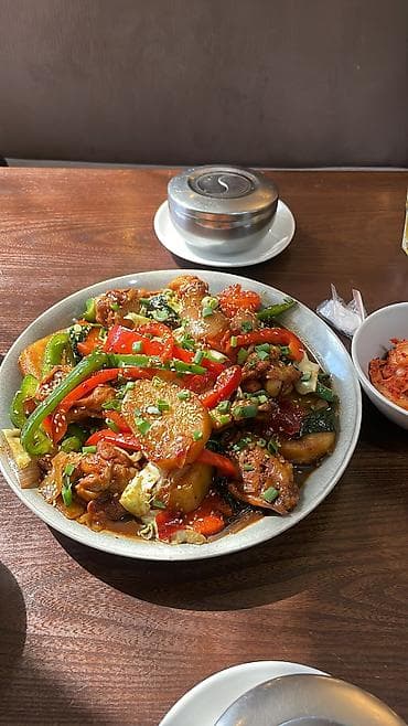 Требуется Помощник повара : Универсал, Корейская кухня, Без опыта at lalafo.kg Требуется Помощник повара : Универсал, Корейская кухня, Без опыта