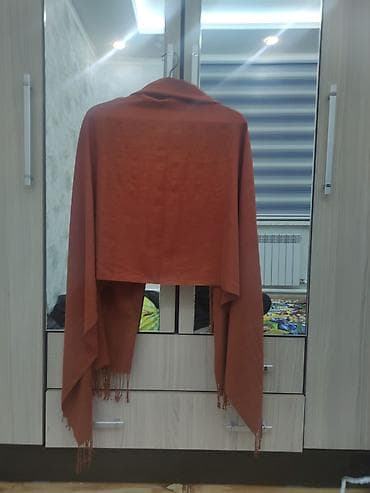 Палантин/шаль терракотового цвета. - Материал: мягкая тонкая ткань с at lalafo.kg Палантин/шаль терракотового цвета. - Материал: мягкая тонкая ткань с