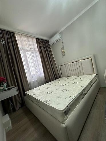 Двуспальная кровать с мягким изголовьем и матрасом. (визуально at lalafo.kg Двуспальная кровать с мягким изголовьем и матрасом. (визуально