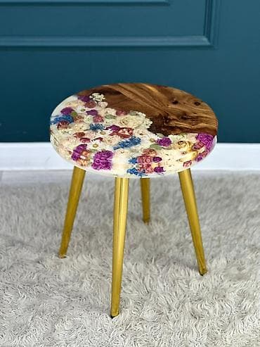 Круглый журнальный/приставной столик из массива дерева и эпоксидной at lalafo.kg Круглый журнальный/приставной столик из массива дерева и эпоксидной