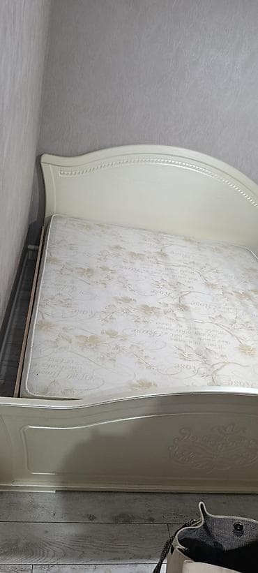 Двуспальная кровать, Б/у, С матрасом, длина - 2000 см at lalafo.kg Двуспальная кровать, Б/у, С матрасом, длина - 2000 см