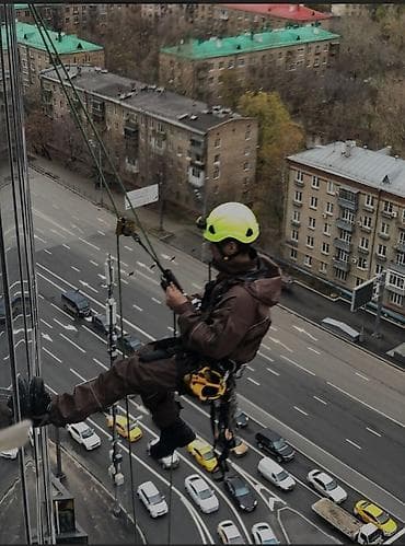 Промышленный альпинизм, Сварочные работы на высоте, Герметизация швов и утепление Больше 6 лет опыта at lalafo.kg Промышленный альпинизм, Сварочные работы на высоте, Герметизация швов и утепление Больше 6 лет опыта