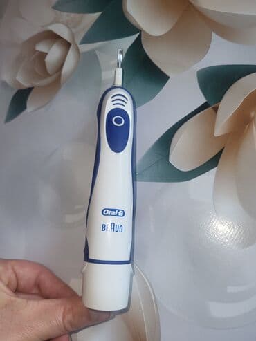Электрическая зубная щетка Oral-B Звуковая, Б/у at lalafo.kg Электрическая зубная щетка Oral-B Звуковая, Б/у