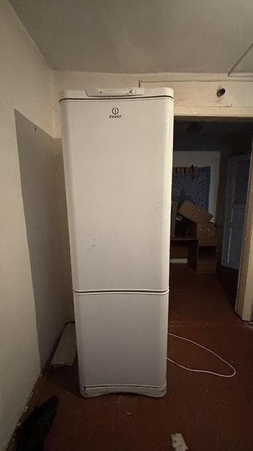 Холодильник Indesit, Двухкамерный at lalafo.kg Холодильник Indesit, Двухкамерный