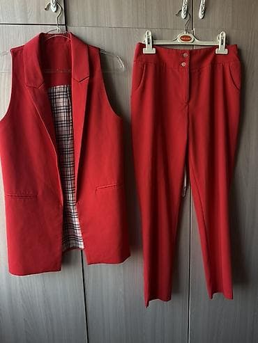 Женский костюм-двойка в насыщенном красном цвете: жилет без рукавов и at lalafo.kg — 1 Женский костюм-двойка в насыщенном красном цвете: жилет без рукавов и — 1