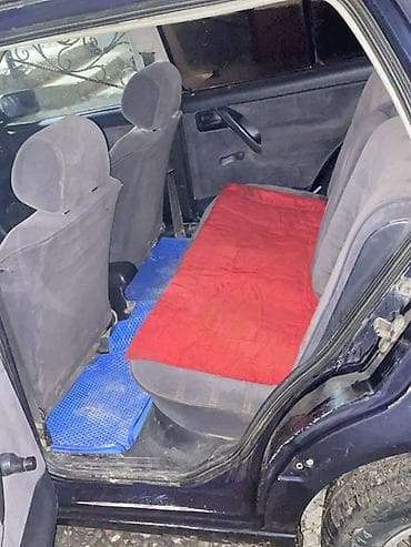 Volkswagen Vento: 1998 г., 1.8 л, Механика, Бензин, Седан at lalafo.kg Volkswagen Vento: 1998 г., 1.8 л, Механика, Бензин, Седан