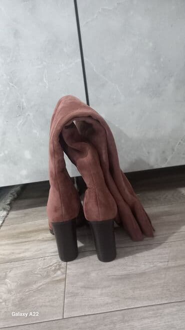 Сапоги, 37, Stuart Weitzman, Новый, цвет - Коричневый, Самовывоз at lalafo.kg Сапоги, 37, Stuart Weitzman, Новый, цвет - Коричневый, Самовывоз