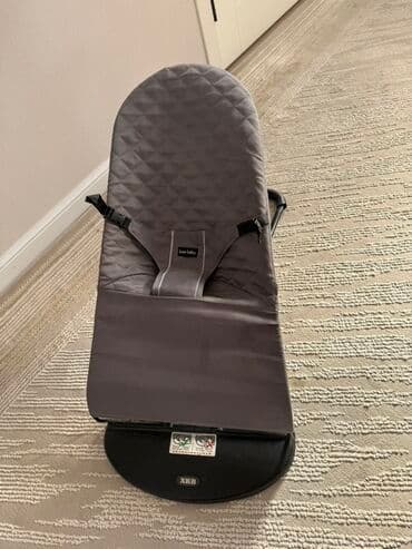 Детский шезлонг, Б/у, Качалка, Другой материал, цвет - Серый at lalafo.kg Детский шезлонг, Б/у, Качалка, Другой материал, цвет - Серый