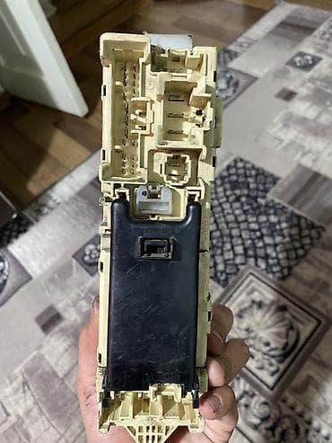 Блок предохранителей Mazda Б/у, Оригинал at lalafo.kg Блок предохранителей Mazda Б/у, Оригинал