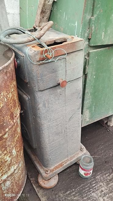 Двухсторонний точильный станок СССР с тумбой и защитным кожухом для at lalafo.kg Двухсторонний точильный станок СССР с тумбой и защитным кожухом для