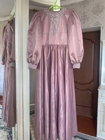 Вечернее платье, Длинная модель, Атлас, С рукавами, Стразы, M at lalafo.kg Вечернее платье, Длинная модель, Атлас, С рукавами, Стразы, M