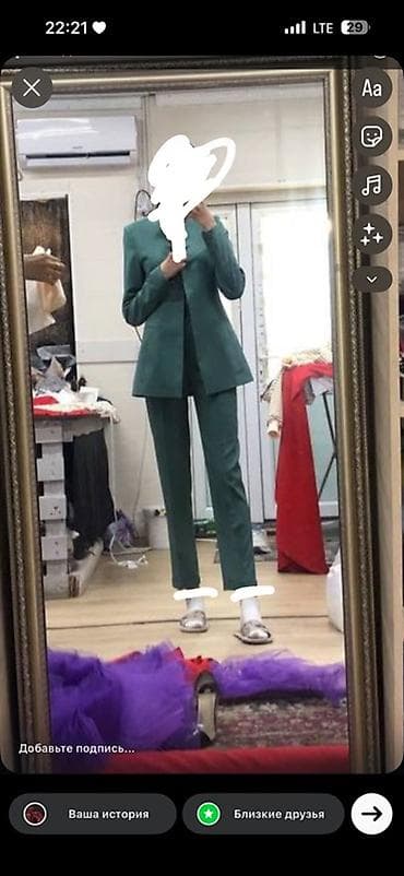 Женский классический костюм-двойка из плотной костюмной ткани в at lalafo.kg Женский классический костюм-двойка из плотной костюмной ткани в