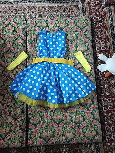 Карнавальный комплект в стиле ретро: - Платье синего цвета в крупный at lalafo.kg Карнавальный комплект в стиле ретро: - Платье синего цвета в крупный