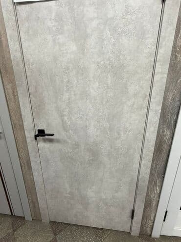 Межкомнатная дверь с покрытием “бетон” - Современный минималистичный at lalafo.kg Межкомнатная дверь с покрытием “бетон” - Современный минималистичный