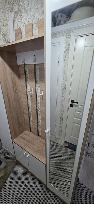 Прихожая модульная с зеркальным шкафом + высокий шкаф для хранения at lalafo.kg Прихожая модульная с зеркальным шкафом + высокий шкаф для хранения