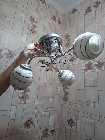 2 люстры по 3 плафона на 20квадратов. В отличном состоянии. Добавлю 5 at lalafo.kg 2 люстры по 3 плафона на 20квадратов. В отличном состоянии. Добавлю 5