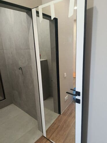 Межкомнатная дверь с зеркальной вставкой во всю высоту - Полотно с at lalafo.kg Межкомнатная дверь с зеркальной вставкой во всю высоту - Полотно с