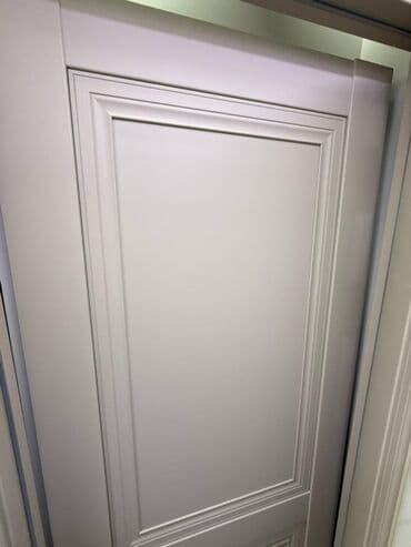 Классическая межкомнатная дверь с филёнками - Конструкция: глухое at lalafo.kg Классическая межкомнатная дверь с филёнками - Конструкция: глухое