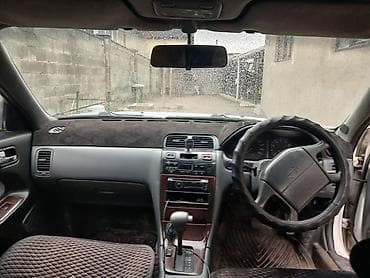 Праворульный седан (салон) - Рулевое колесо справа, автоматическая at lalafo.kg Праворульный седан (салон) - Рулевое колесо справа, автоматическая