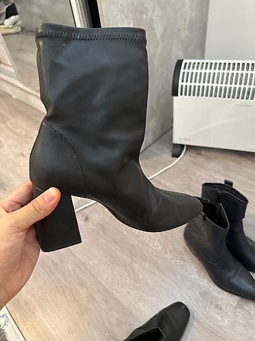 Ботинки, 39, Bershka, Б/у, цвет - Черный, Самовывоз, Платная доставка at lalafo.kg Ботинки, 39, Bershka, Б/у, цвет - Черный, Самовывоз, Платная доставка