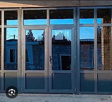 Үйлөр жана батирлер үчүн эшик, Айнектен, Бир эшиктуу, Айнек менен, түсү - Боз lalafo.kg да Үйлөр жана батирлер үчүн эшик, Айнектен, Бир эшиктуу, Айнек менен, түсү - Боз