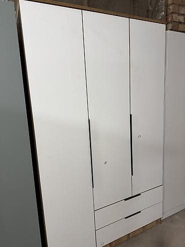 Шифоньер, шкаф для одежды, Прямой, ЛДСП at lalafo.kg Шифоньер, шкаф для одежды, Прямой, ЛДСП