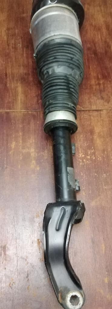 Передний амортизатор Mercedes-Benz 2016 г. at lalafo.kg Передний амортизатор Mercedes-Benz 2016 г.