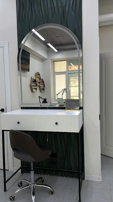 Гримерное/визажное рабочее место с подсветкой Договор минимум на 3 at lalafo.kg Гримерное/визажное рабочее место с подсветкой Договор минимум на 3