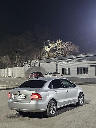 Volkswagen Polo: 2011 г., 1.6 л, Механика, Бензин, Седан at lalafo.kg Volkswagen Polo: 2011 г., 1.6 л, Механика, Бензин, Седан