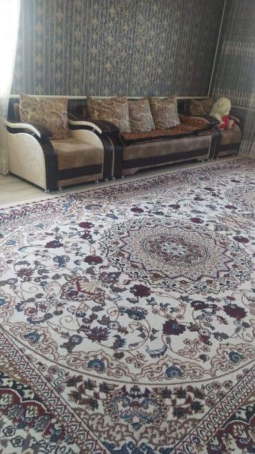 Продаю диван б/у с двумя креслами в хорошем состоянии. Большой at lalafo.kg Продаю диван б/у с двумя креслами в хорошем состоянии. Большой