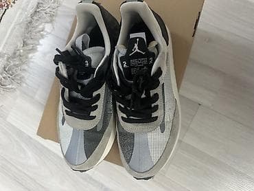 Мужские кроссовки, 39, 39.5, 40, Air Jordan, Б/у, цвет - Серый at lalafo.kg Мужские кроссовки, 39, 39.5, 40, Air Jordan, Б/у, цвет - Серый