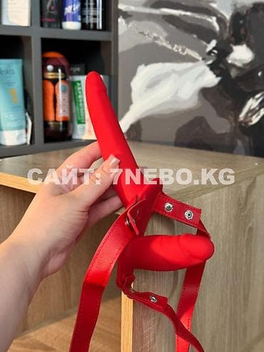 Двойной красный страпон на девушку: длина основного фаллоса - 15 см at lalafo.kg Двойной красный страпон на девушку: длина основного фаллоса - 15 см