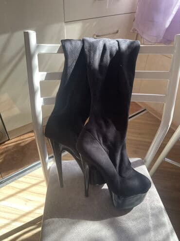 Шикарные сапоги Деми на каблуках, было куплено в США очень дорого в at lalafo.kg Шикарные сапоги Деми на каблуках, было куплено в США очень дорого в