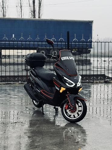 Городской скутер/максискутер черного цвета с красными акцентами и at lalafo.kg Городской скутер/максискутер черного цвета с красными акцентами и