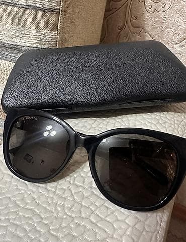 Футляры для очков: Оригинальные солнцезащитные очки balenciaga Надеты пару раз, До сих at lalafo.kg — 1 Футляры для очков: Оригинальные солнцезащитные очки balenciaga Надеты пару раз, До сих — 1