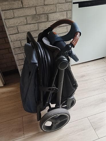 Прогулочная коляска, складная книжка - Легкая и удобная прогулочная at lalafo.kg Прогулочная коляска, складная книжка - Легкая и удобная прогулочная