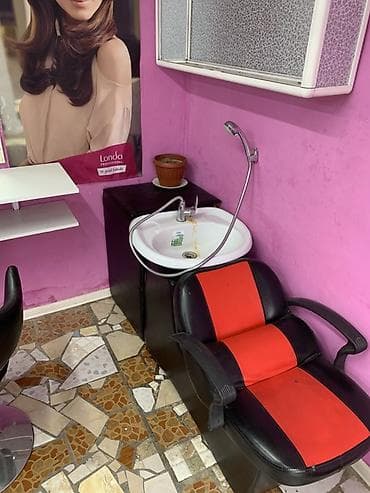 Комплект мебели и оборудования для парикмахерского места. В составе at lalafo.kg Комплект мебели и оборудования для парикмахерского места. В составе