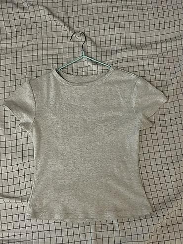 Футболка, Облегающая модель, Made in KG, Трикотаж, Б/у, XS at lalafo.kg Футболка, Облегающая модель, Made in KG, Трикотаж, Б/у, XS