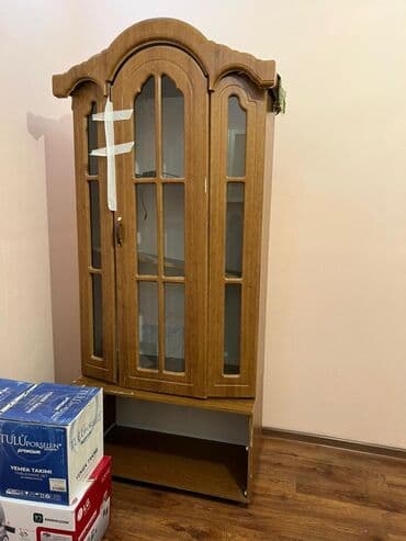 Шкаф сервант по вопросам звонить по номерув сообщениях не отвечаю at lalafo.kg Шкаф сервант по вопросам звонить по номерув сообщениях не отвечаю