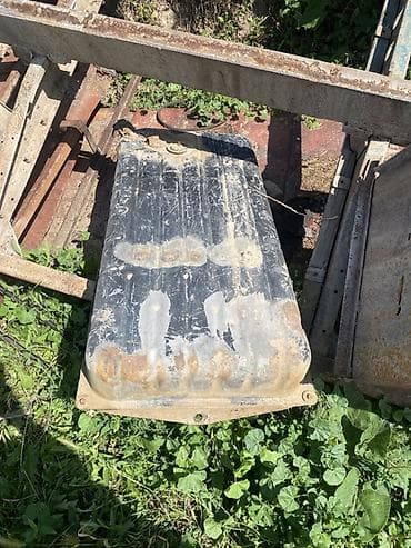 Топливный бак с крепежной рамой от грузового автомобиля. Описание: - at lalafo.kg Топливный бак с крепежной рамой от грузового автомобиля. Описание: -