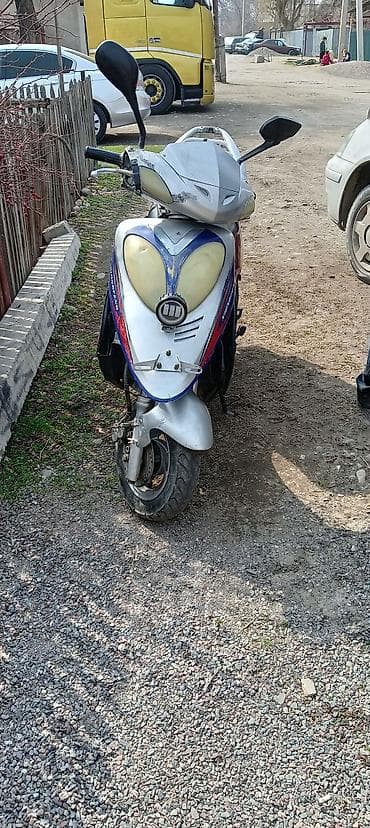 Скутер бензиновый 50–125 см³ (класс китайских моделей), городской at lalafo.kg Скутер бензиновый 50–125 см³ (класс китайских моделей), городской