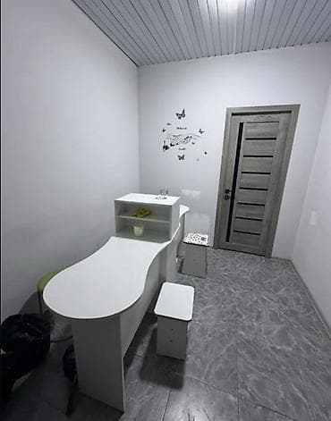 Продаю Стол для маникюра с полками! 2 местная торг уместен - Форма at lalafo.kg Продаю Стол для маникюра с полками! 2 местная торг уместен - Форма