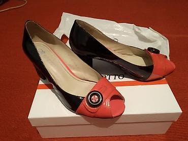 Кожаные лакированные туфли с открытым носиком. Каблук 5см. Фирма at lalafo.kg Кожаные лакированные туфли с открытым носиком. Каблук 5см. Фирма