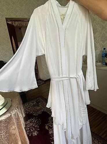 Вечернее платье, Длинная модель, Шифон, С рукавами, Стразы, Стандарт at lalafo.kg Вечернее платье, Длинная модель, Шифон, С рукавами, Стразы, Стандарт