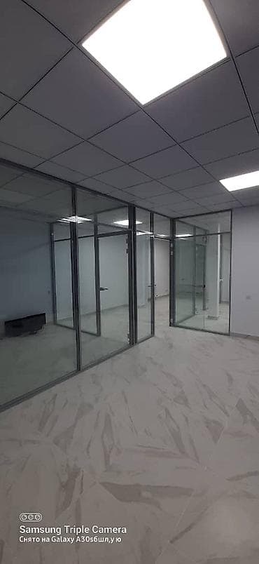 На заказ Цельностеклянная перегородка, Для офиса, Бронированное стекло, Монтаж, Демонтаж, Бесплатный замер at lalafo.kg На заказ Цельностеклянная перегородка, Для офиса, Бронированное стекло, Монтаж, Демонтаж, Бесплатный замер