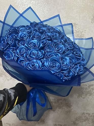 Авторский букет из синих атласных роз. - Розы выполнены вручную из at lalafo.kg Авторский букет из синих атласных роз. - Розы выполнены вручную из