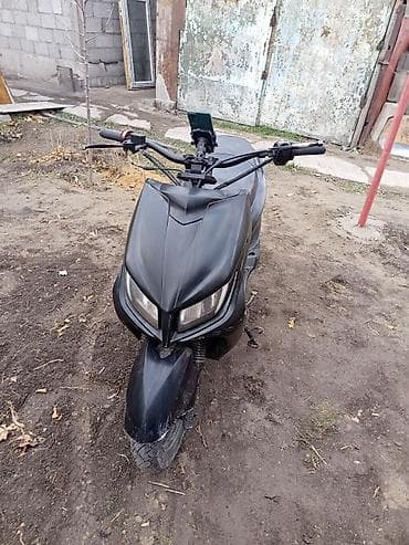 Скутер/мопед городской, черный. Основные особенности: - Агрессивный at lalafo.kg Скутер/мопед городской, черный. Основные особенности: - Агрессивный