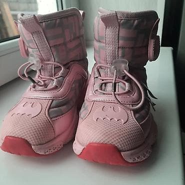 Детские зимние ботинки-дутики, розовые.теплые. Характеристики: - at lalafo.kg Детские зимние ботинки-дутики, розовые.теплые. Характеристики: -