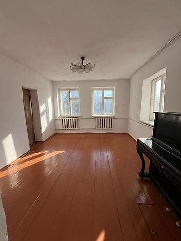 Продаётся дом в центре села Кунтуу. 3 комнаты кухня санузел. Общая at lalafo.kg Продаётся дом в центре села Кунтуу. 3 комнаты кухня санузел. Общая