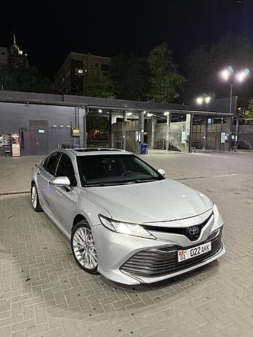 Toyota Camry: 2018 г., 2.5 л, Вариатор, Гибрид, Седан at lalafo.kg Toyota Camry: 2018 г., 2.5 л, Вариатор, Гибрид, Седан